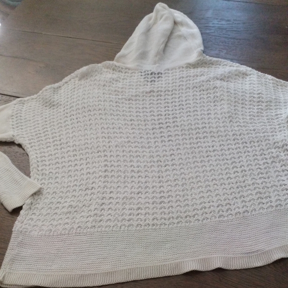 CREAM COLORED HOODED SWEATER IT IS A LOOSE WEAVE - Picture 3 of 5